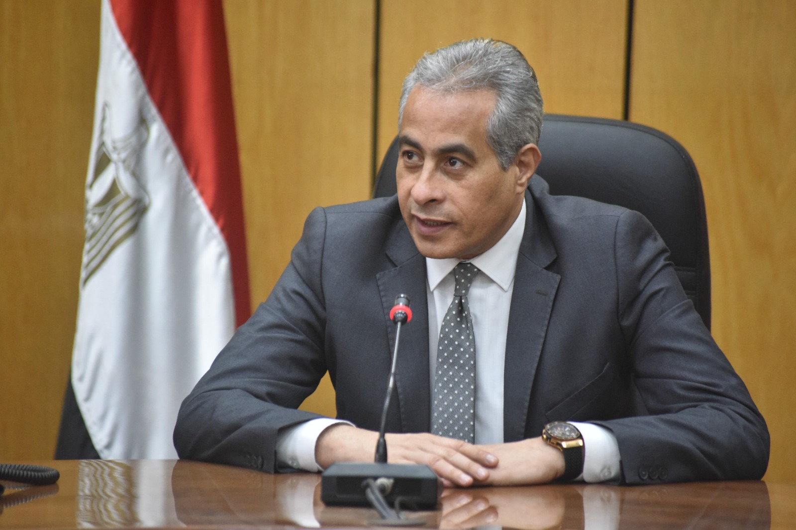 وزير القوى العامله 